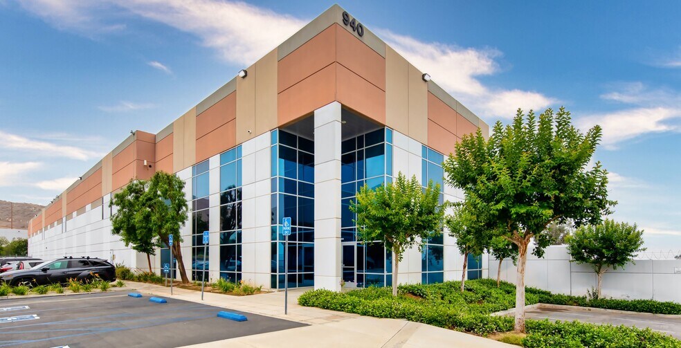 More Photos Of 940 Columbia Ave, Riverside Warehouse For Lease