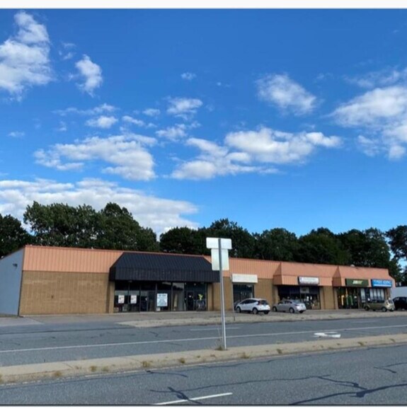 Primary Photo Of 75-79 Swansea Mall Dr, Swansea Freestanding For Lease