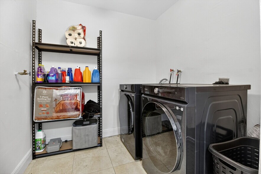 More Photos Of 1680 NW 22nd Ct, Miami Multifamily For Sale