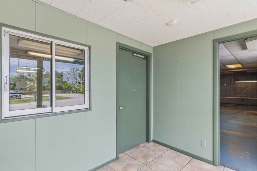 More Photos Of 2053 13th St, Sarasota Unknown For Lease