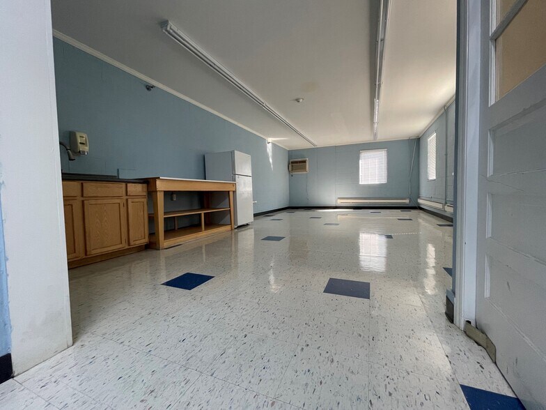 More Photos Of 528 S Cherry Rd, Rock Hill Warehouse For Lease