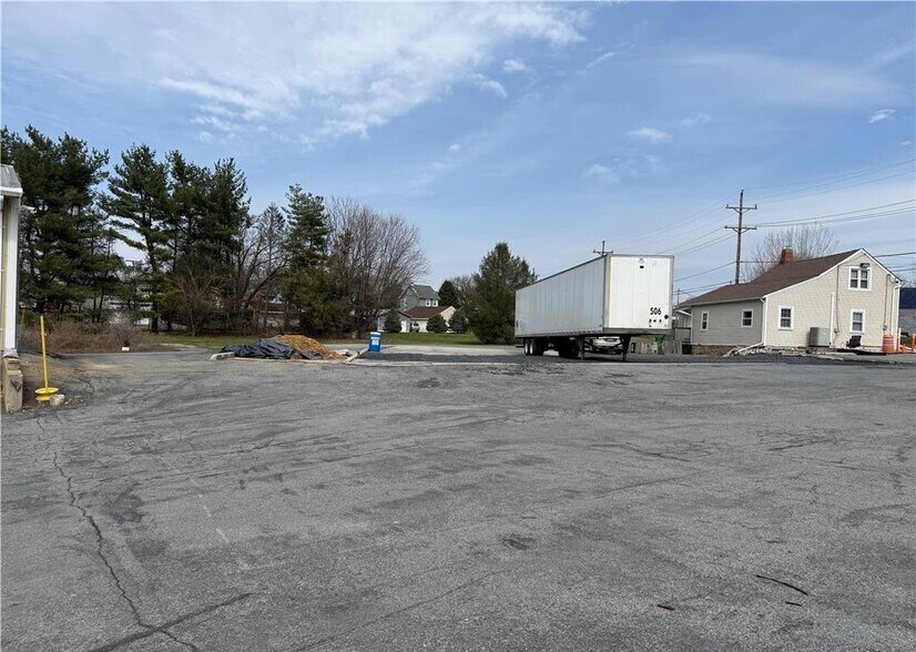 More Photos Of 190 Industrial Dr N, Easton Warehouse For Lease