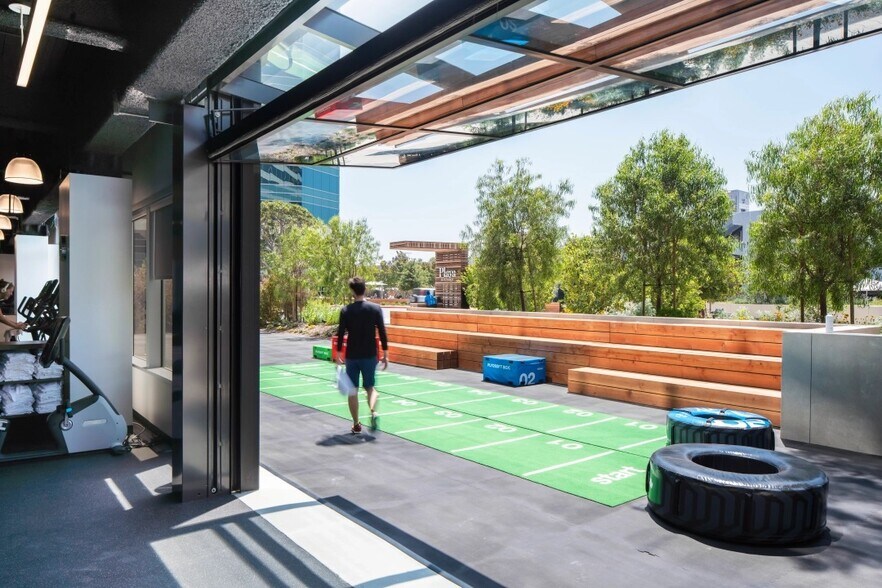 More Photos Of 6060 Center Dr, Los Angeles Office For Lease