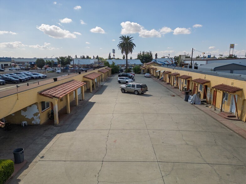 More Photos Of 1407 W 16th St, Merced Hotel For Sale
