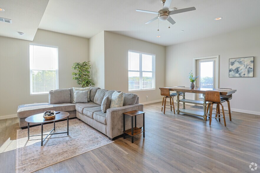 More Photos Of 109 N Lexington St, Manor Apartments For Lease