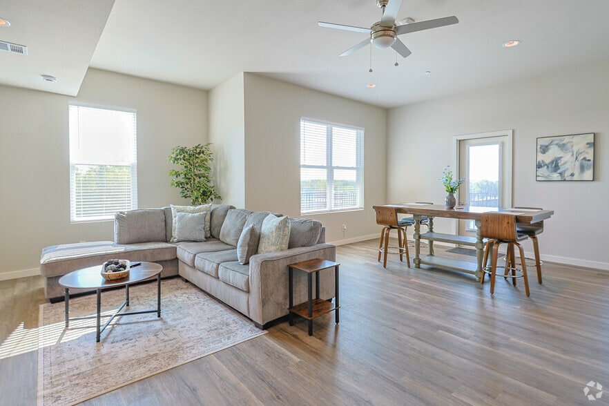 More Photos Of 109 N Lexington St, Manor Apartments For Lease