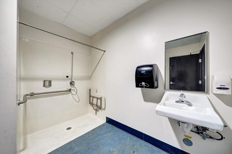 More Photos Of 1305 N Catalina St, Los Angeles Loft Creative Space For Lease