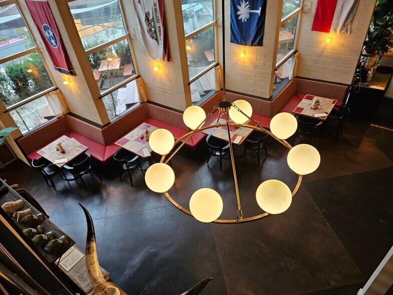 Primary Photo Of 610 3rd St, Santa Rosa Restaurant For Lease