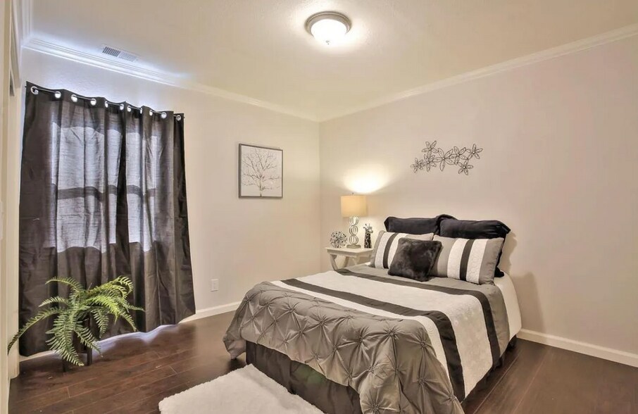 More Photos Of 1753 Church St, Oakland Specialty For Lease