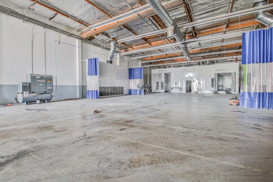 More Photos Of 9130 Glenoaks Blvd, Sun Valley Manufacturing For Lease