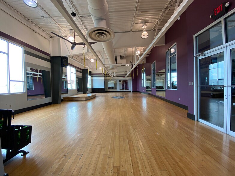 More Photos Of 6415 Polaris Dr, Laredo Health Club For Sale