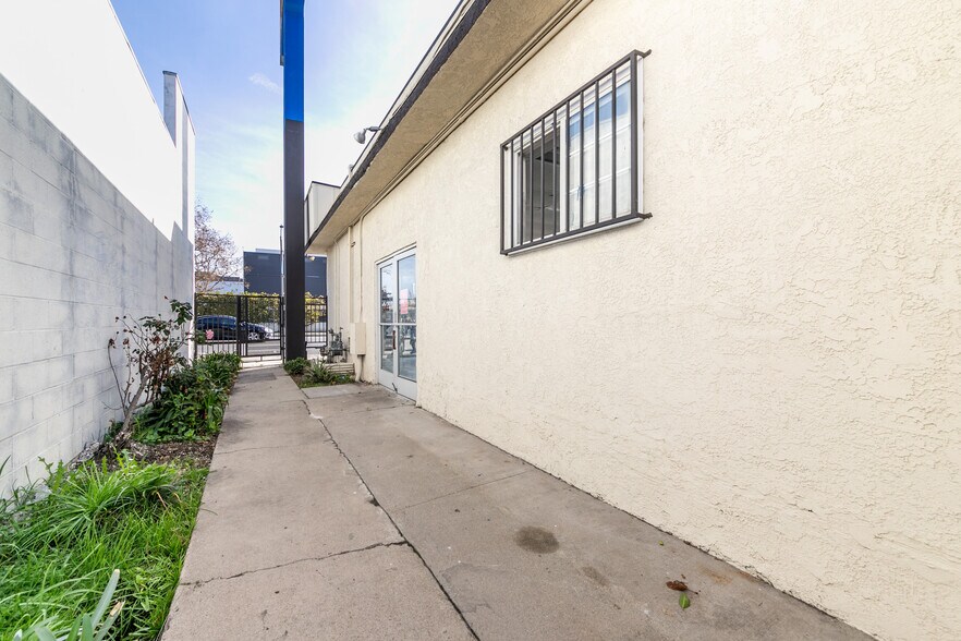 More Photos Of 115 N Fairfax Ave, Los Angeles Freestanding For Sale