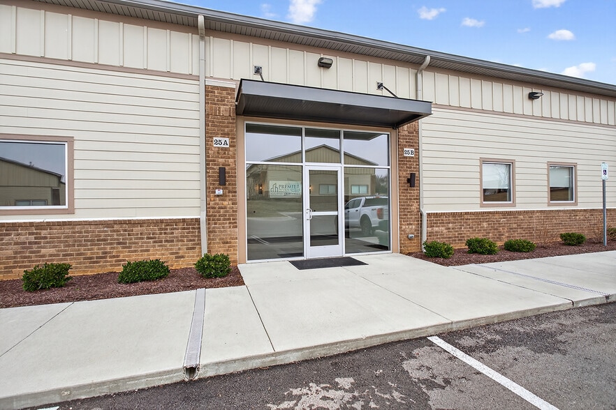 Primary Photo Of 1031 Parkway Dr, Spring Hill Office For Lease