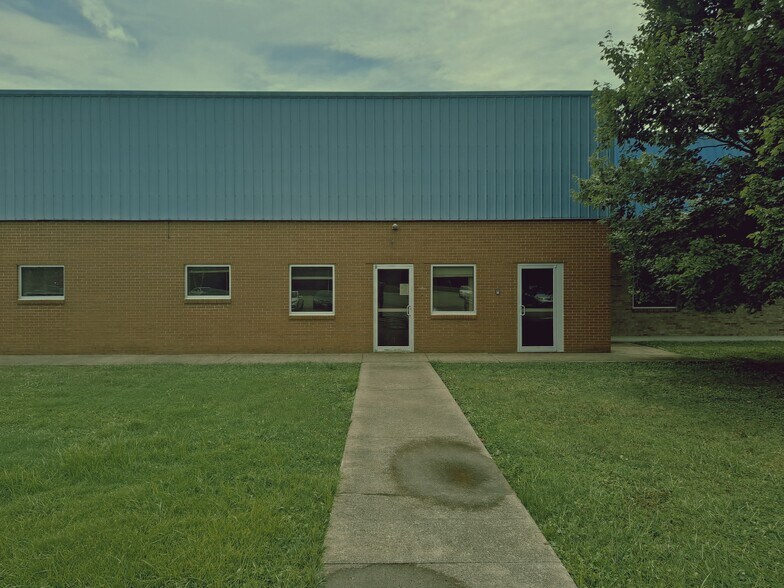 More Photos Of 501 Wilson Ln, Elkins Office Residential For Lease