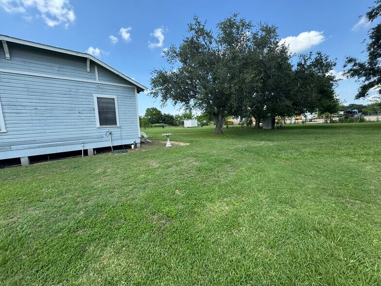 More Photos Of 26544 S Hwy 59, El Campo Land For Sale