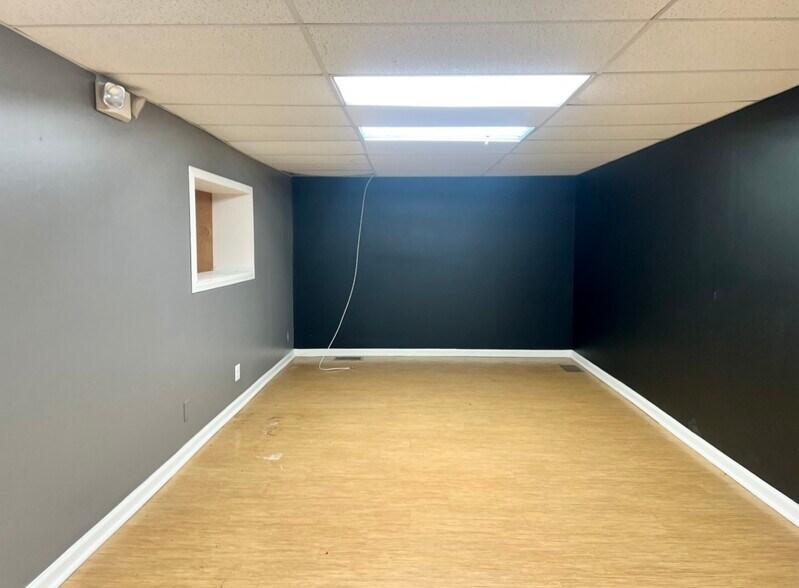More Photos Of 2106 Pulaski Hwy, Edgewood Auto Dealership For Lease