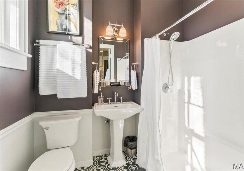 More Photos Of 876 W State St, Jacksonville Hospitality For Sale