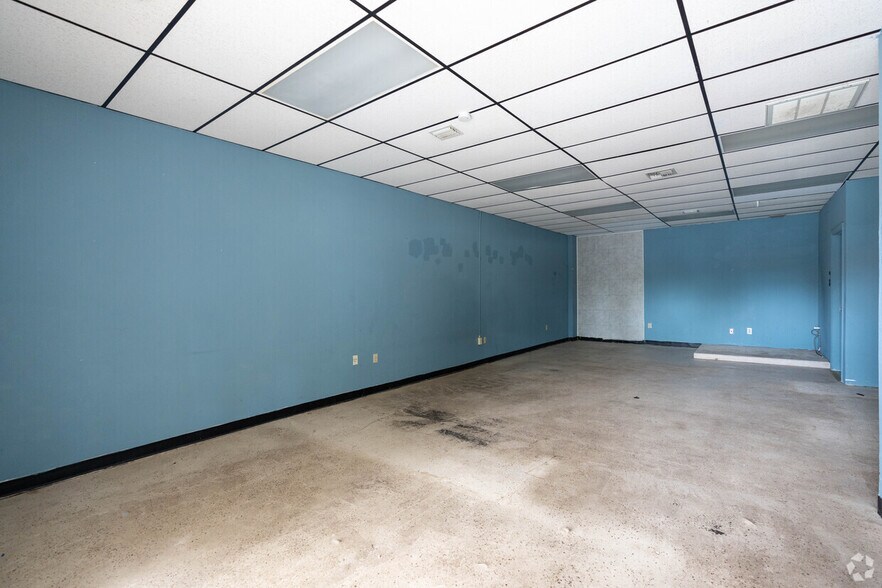 More Photos Of 2150 Collier Ave, Fort Myers Storefront Retail Office For Sale