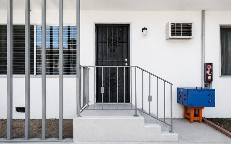 More Photos Of 538 W 82nd St, Los Angeles Apartments For Sale