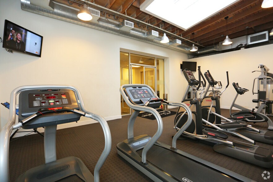 More Photos Of 5529-5533 Hollywood Blvd, Los Angeles Apartments For Lease