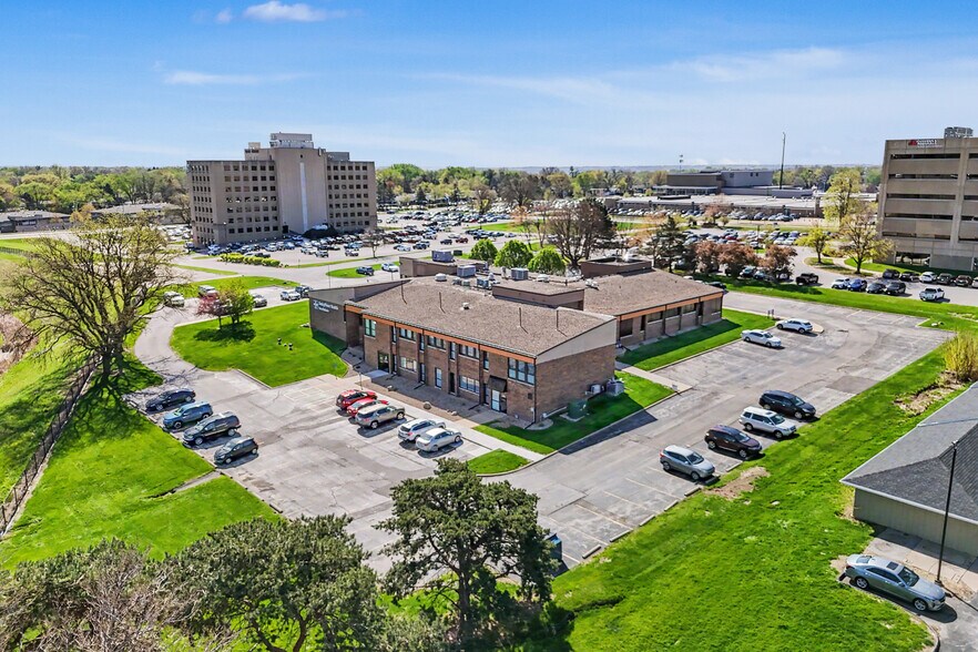 More Photos Of 1300 37th St, West Des Moines Medical For Sale