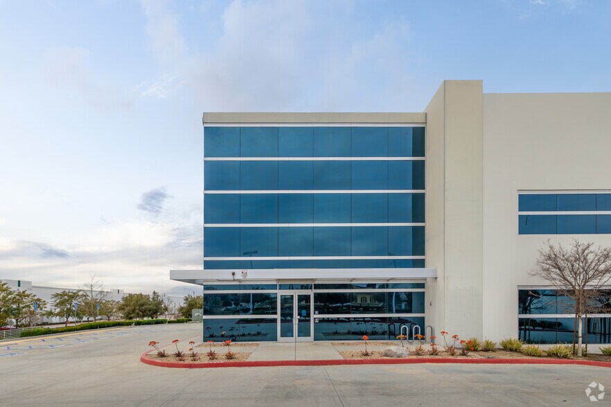 More Photos Of 7350 San Gorgonio Dr, Riverside Distribution For Lease
