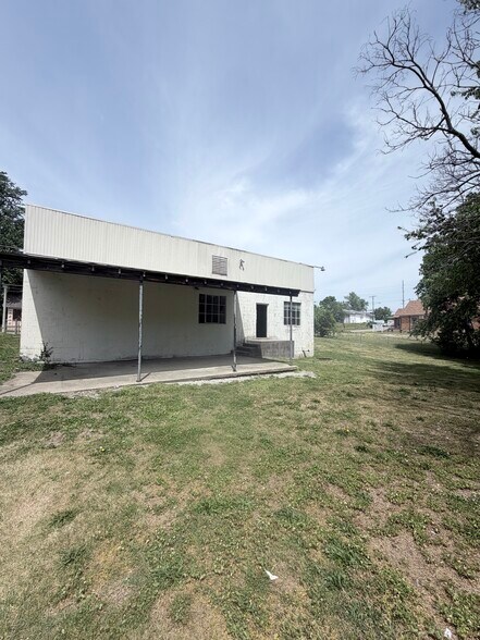More Photos Of 209 N Estill Ave, Richmond Warehouse For Lease