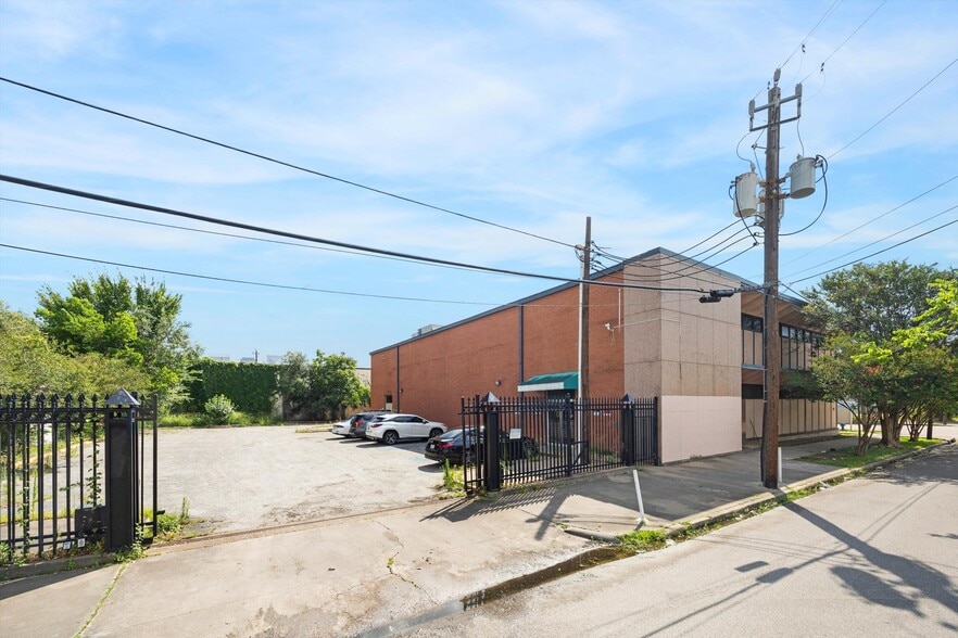 More Photos Of 2918 San Jacinto St, Houston Medical For Sale