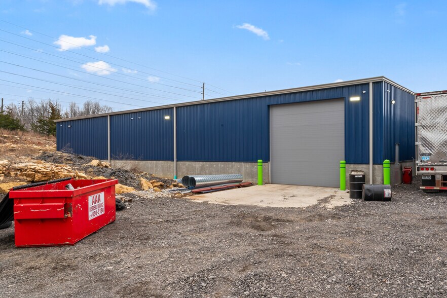 More Photos Of 814 SE Sunnyside School Rd, Blue Springs Warehouse For Sale