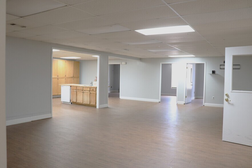 More Photos Of 400 Chestnut St NW, Hartselle Office For Sale