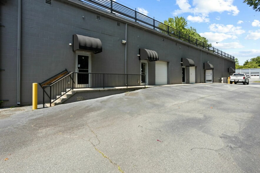 More Photos Of 3014 N Main St, Anderson Storefront Retail Office For Lease