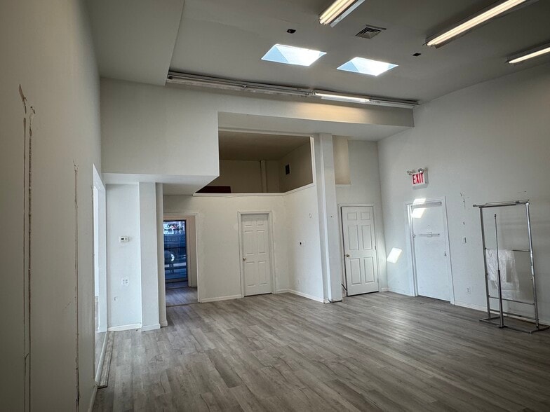 More Photos Of 3990 Hylan Blvd, Staten Island Freestanding For Sale