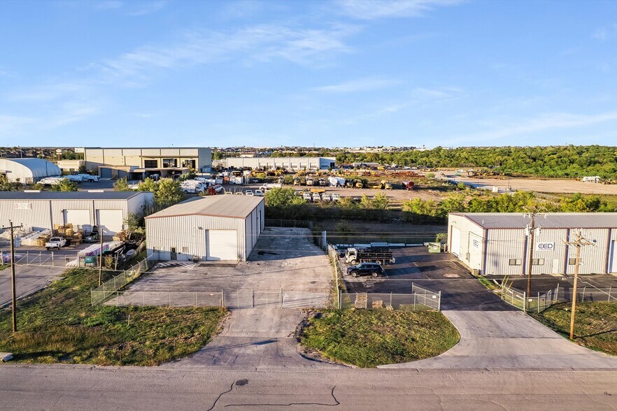 More Photos Of 5291 Industrial Way, Buda Warehouse For Lease