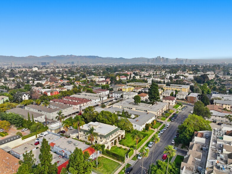More Photos Of 3741 W 27th St, Los Angeles Specialty For Sale
