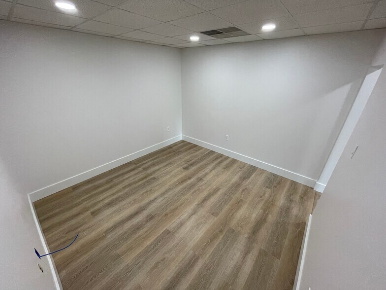 More Photos Of 200 Haddonfield Berlin, Gibbsboro Office For Sale