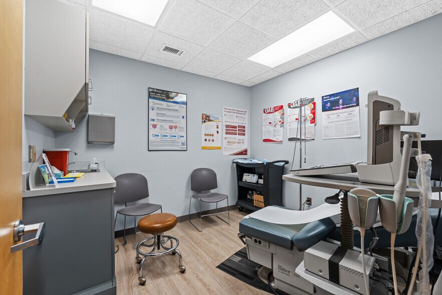 More Photos Of 28565-28585 Schoenherr Rd, Warren Medical For Lease