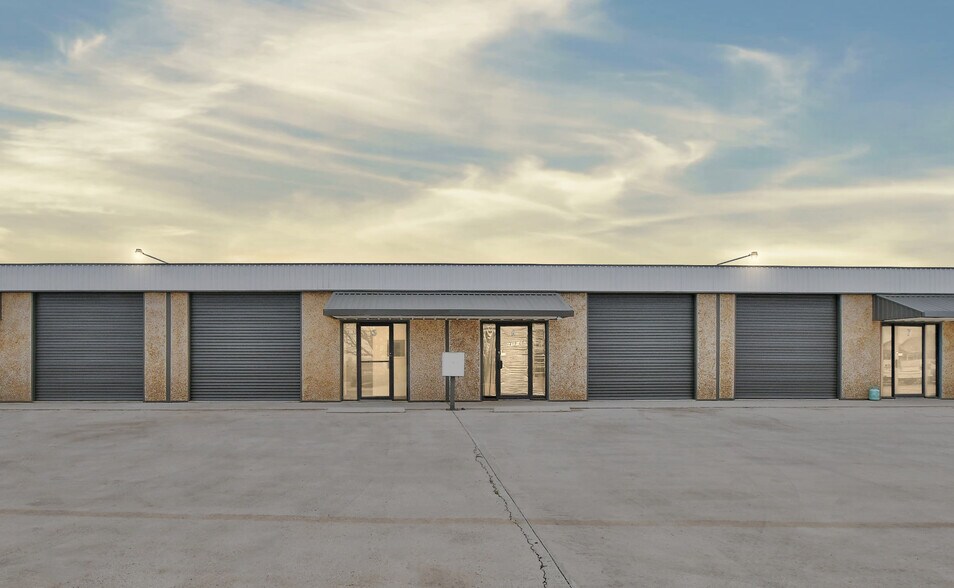 Primary Photo Of 1419 Fleming Dr, Seguin Flex For Lease