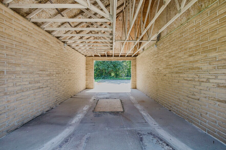 More Photos Of 220 N 2nd Ave, Mulvane Carwash For Sale