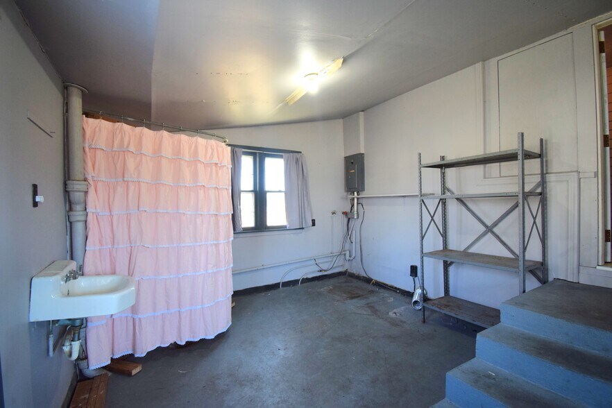 More Photos Of 102 N Park St, Sesser Restaurant For Sale