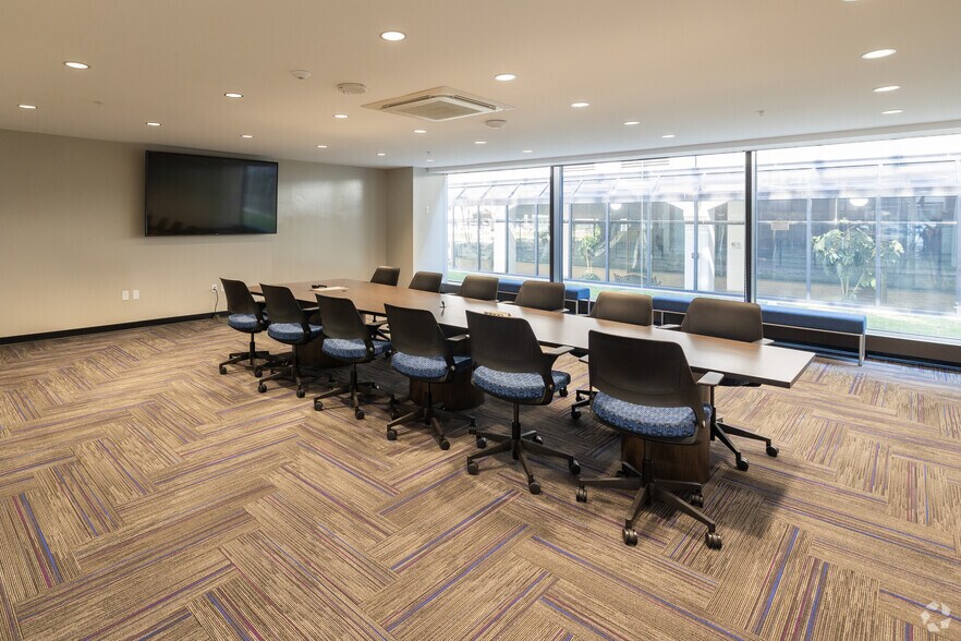 More Photos Of 200 N Saint Clair St, Toledo Office Residential For Lease