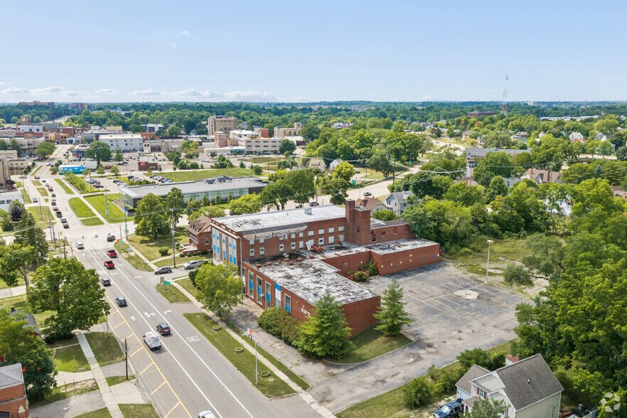 More Photos Of 131 University Dr, Pontiac Health Club For Sale