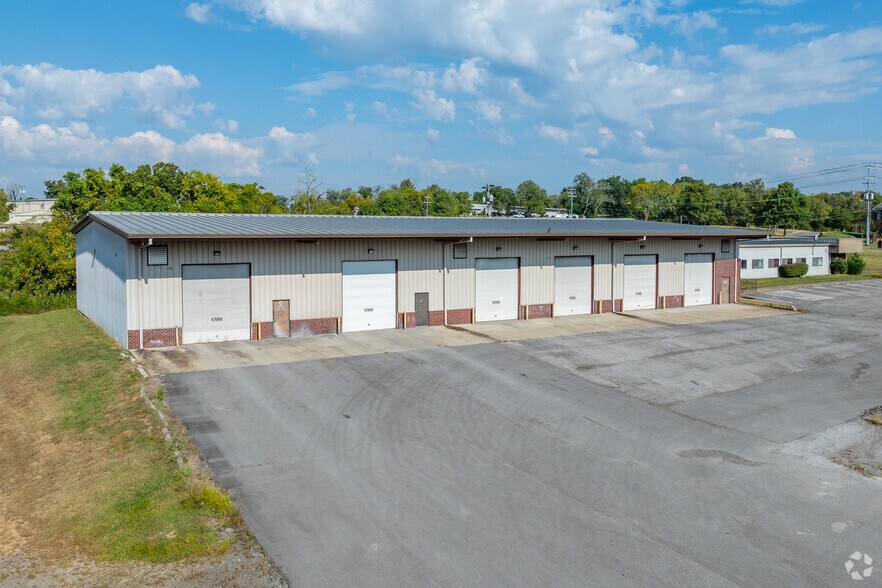 More Photos Of 1330 Gateway Dr, Gallatin Truck Terminal For Lease