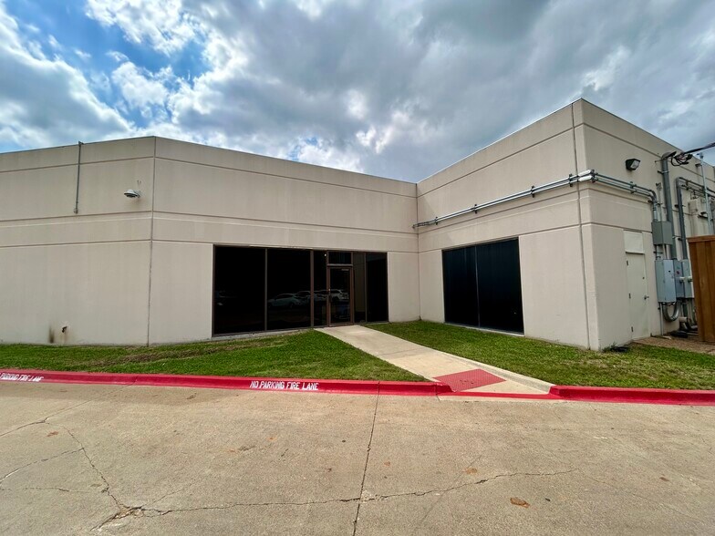 More Photos Of 7920 Elmbrook Dr, Dallas Research And Development For Lease