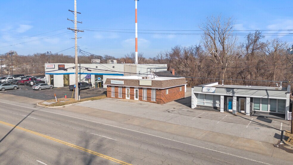 More Photos Of 3911 N Oak Tfwy, Kansas City Office For Sale