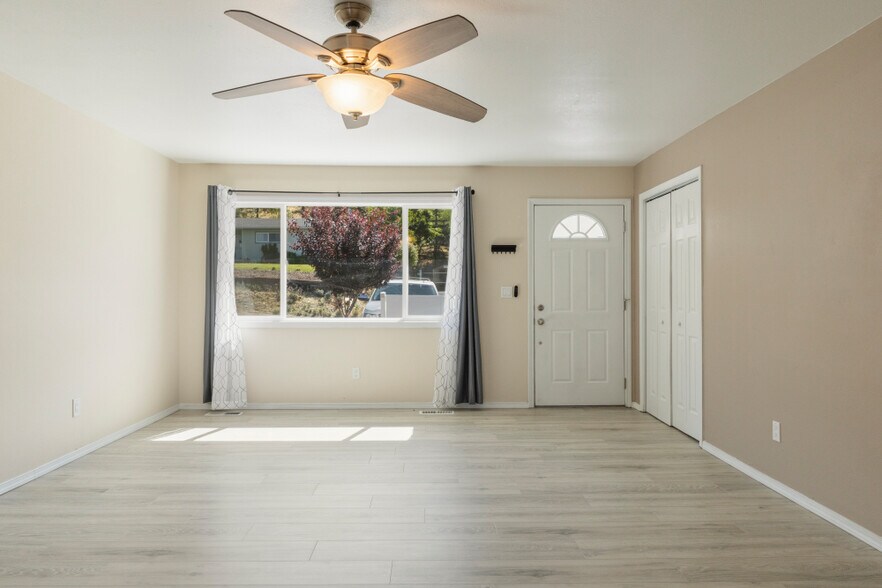 More Photos Of 1754 Kimberly Dr, Klamath Falls Multifamily For Sale