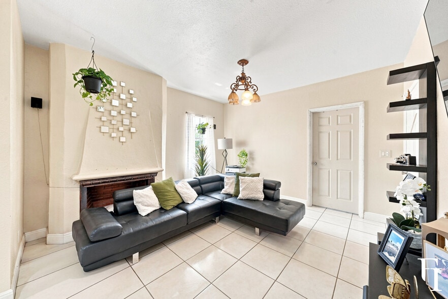 More Photos Of 1353 SW 1st St, Miami Storefront Retail Residential For Sale