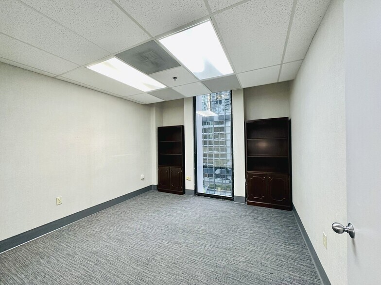 More Photos Of 1110 Brickell Ave, Miami Office For Sale