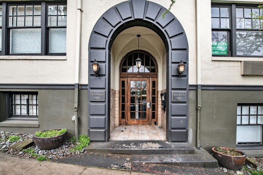 More Photos Of 911 SW 21st Ave, Portland Apartments For Sale