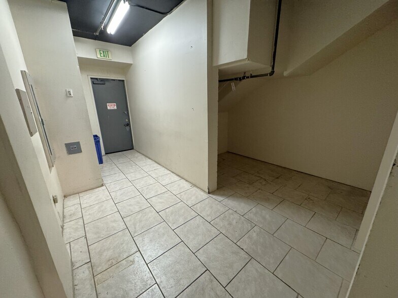 More Photos Of 800-810 S Los Angeles St, Los Angeles Freestanding For Lease