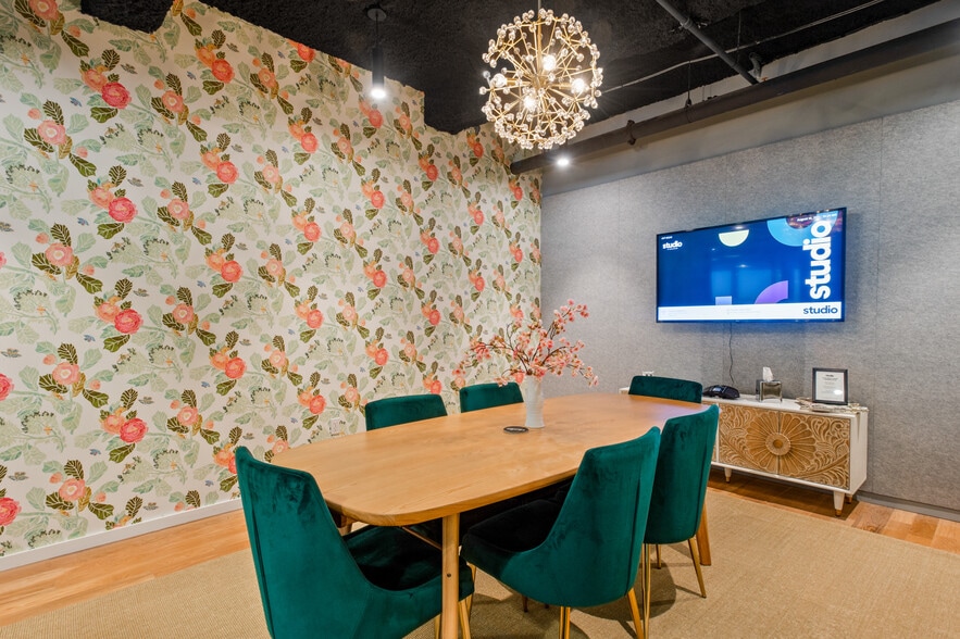 More Photos Of 300 Park Ave, New York Coworking Space